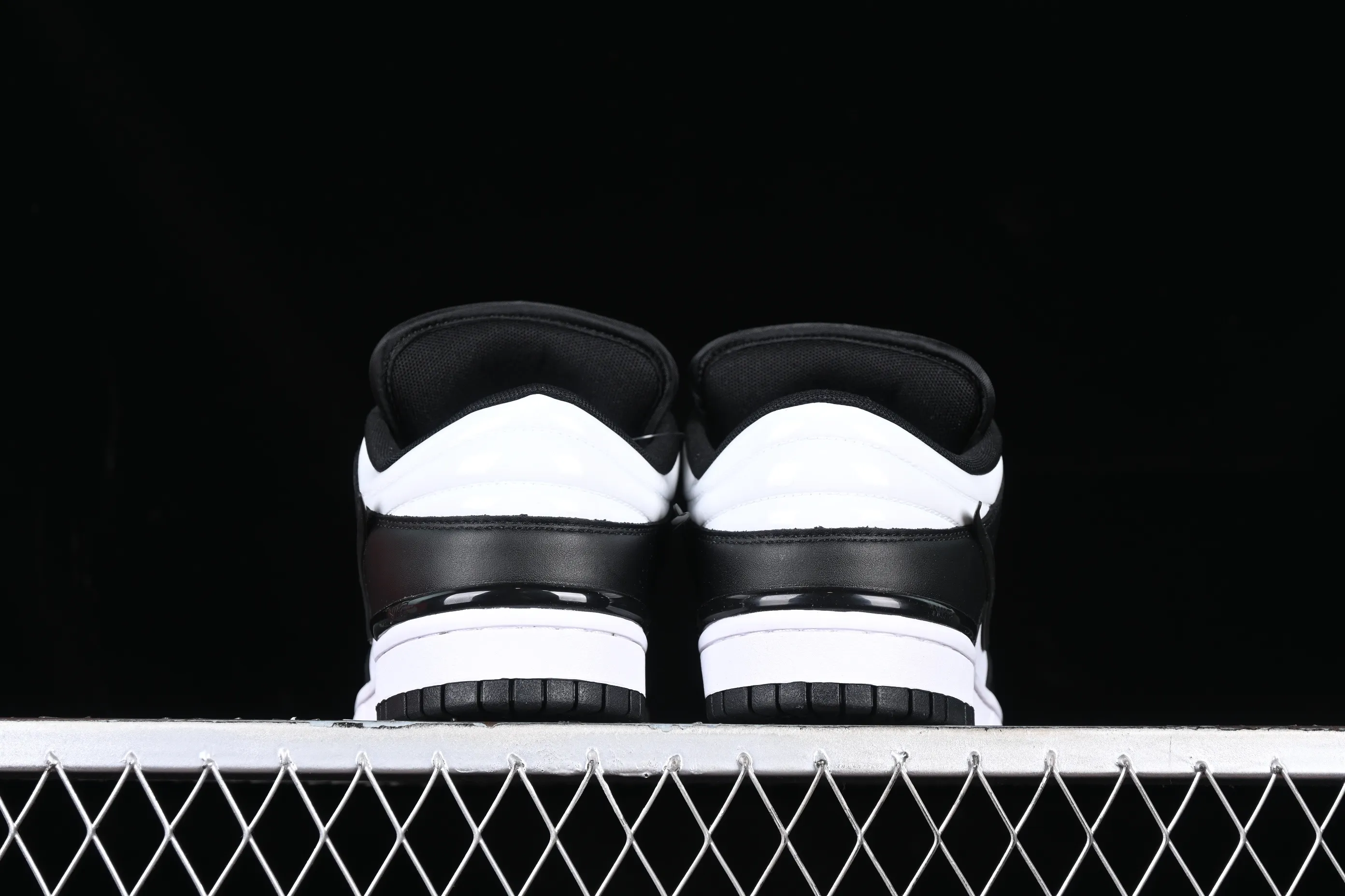 All categories Nk SB Dunk series Nk SB Dunk Low low-top sneakers Nk Dunk Low Twist Panda Panda black and white SB low-top sports and leisure sneakers DZ2794-001
